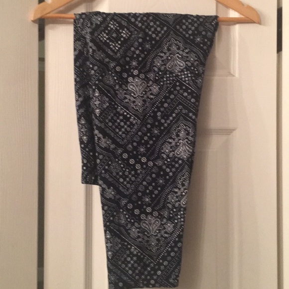 Sold.    Side navy white leggings - Picture 1 of 3